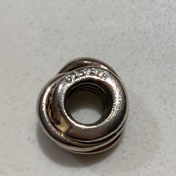 Pandora charm - Ring cluster
Sterling silver and 14 K - Picture 2 of 3